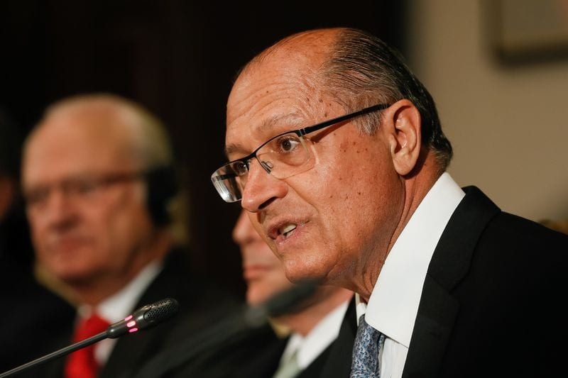 Geraldo Alckmin defende aumento da mistura do biodiesel. Na imagem: O governador Geraldo Alckmin durante o encerramento do Conselho Empresarial Brasil-Suécia, a presença do Rei Carlos XVI Gustavo, em São Paulo (Foto: Beto Barata/PR)