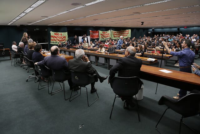 Esquerda busca posição comum em política energética para eleição presidencial