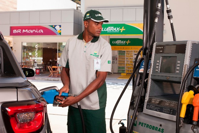 Quanto é imposto no preço da gasolina? Você sabe?