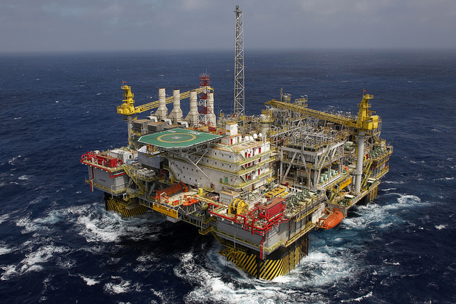 Na imagem: Instalações da plataforma (FPSO) P-55 da Petrobras no Campo de Roncador, na área norte da Bacia de Campos (Foto: Divulgação)