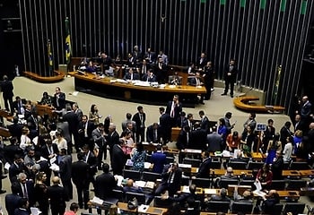 Maia e governo tentam votar projetos da cessão onerosa e distribuidoras da Eletrobras