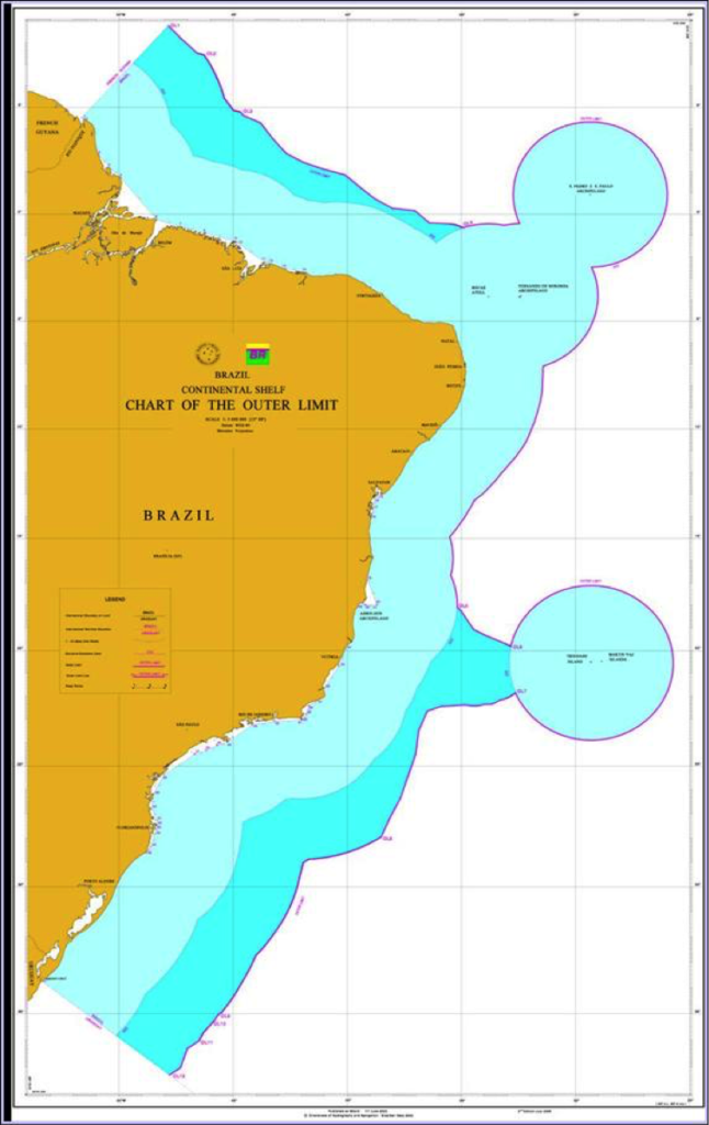 A área oceânica de 953.525 km2, referente à Plataforma Continental Estendida além das 200 M (azul mais forte), foi reivindicada pelo Governo Brasileiro no Addendum de 2006 (BRASIL, 2006) à Comissão de Limites da Plataforma Continental (CLPC) da ONU, nos termos do Artigo 76 da Parte VI e do Anexo II da Convenção das Nações Unidas sobre o Direito do Mar (CNUDM). A área oceânica colorida em tons de azul representa a chamada Amazônia Azul. Mapa produzido pelo LEPLAC para o Addendum de 2006 (BRASIL, 2006).