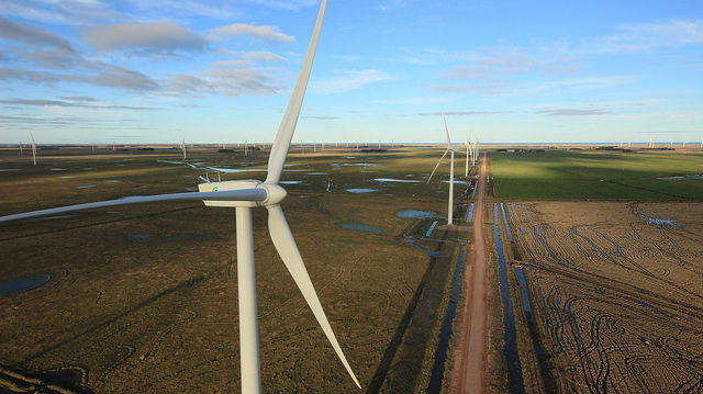 O Parque Eólico Geribatu, integrante do Complexo Eólico Campos Neutrais, instalado, está em Santa Vitória do Palmar (RS). O parque é composto por 10 usinas que totalizam 129 aerogeradores e 258 MW de capacidade instalada.
Foto: Vanderlei Tacchio / Eletrosul