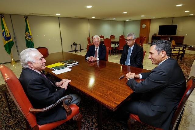 Técnicos voltam a discutir amortecimento de preços dos combustíveis