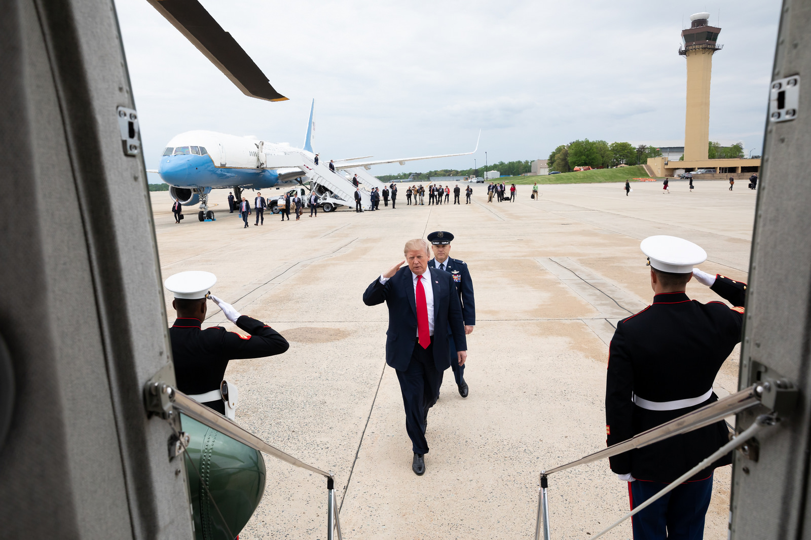 Trump volta a acusar OPEP de manipular a alta dos preços do petróleo