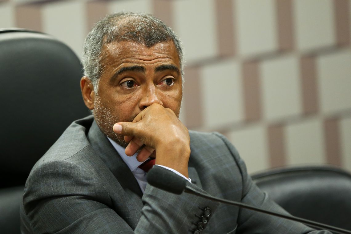 Romário quer uma uma Lei de Responsabilidade Estadual mas não define de onde viriam os recursos para pagar aposentados e pensionistas / Foto: Marcelo Camargo - Agência Brasil