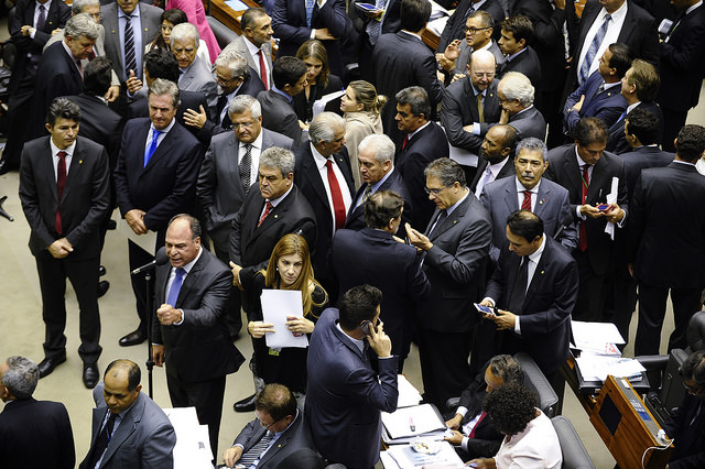 Plenário da Câmara dos Deputados durante sessão conjunta do Congresso Nacional para examinar 21 vetos da presidente Dilma Rousseff, parciais ou totais, a projetos aprovados pelo Legislativo e enviados para sanção.

 
Em pronunciamento, senador Fernando Bezerra Coelho (PSB-PE).
Foto: Moreira Mariz/Agência Senado