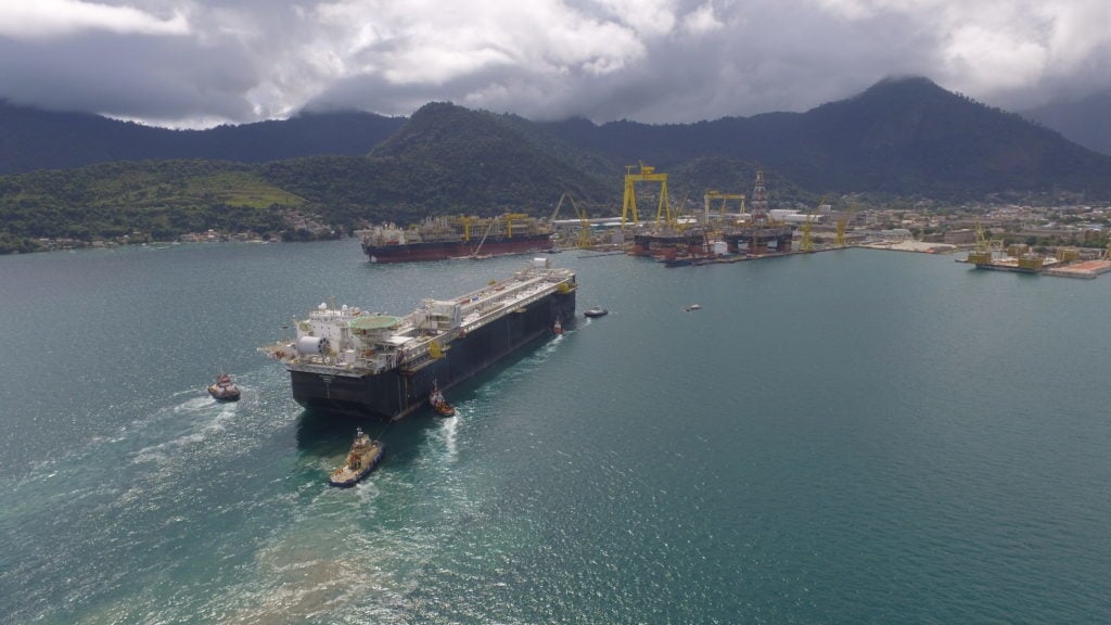 O FPSO P-67 chegando ao Estaleiro Brasfels, em Angra dos Reis. Foto: Leo Souza/Agência Petrobras 