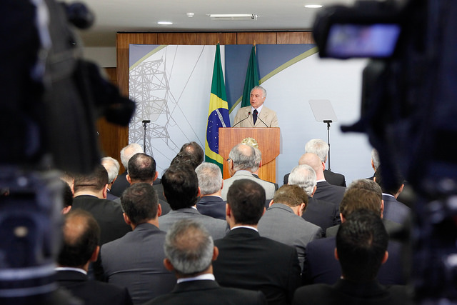 Temer assina contratos de novas LTs