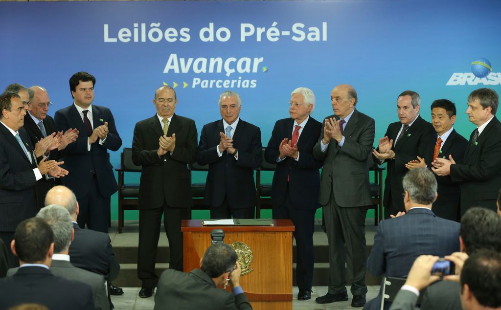 Brasília - O presidente Michel Temer participa da cerimônia de assinatura de contratos de novas áreas de exploração do pré-sal, no Palácio do Planalto (Valter Campanato/Agência Brasil)