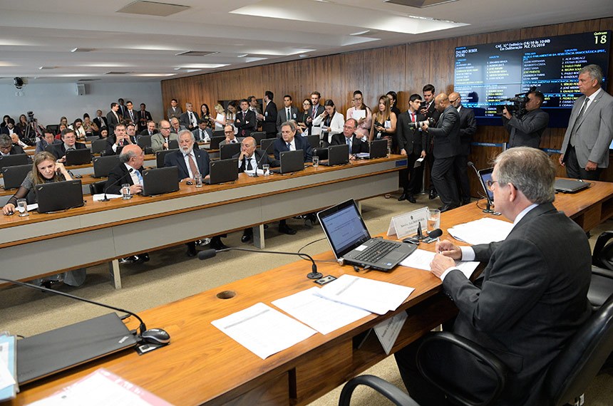 Mudança será gradual, estabelece a proposta aprovada pela Comissão de Assuntos Econômicos. Foto: Pedro França/Agência Senado