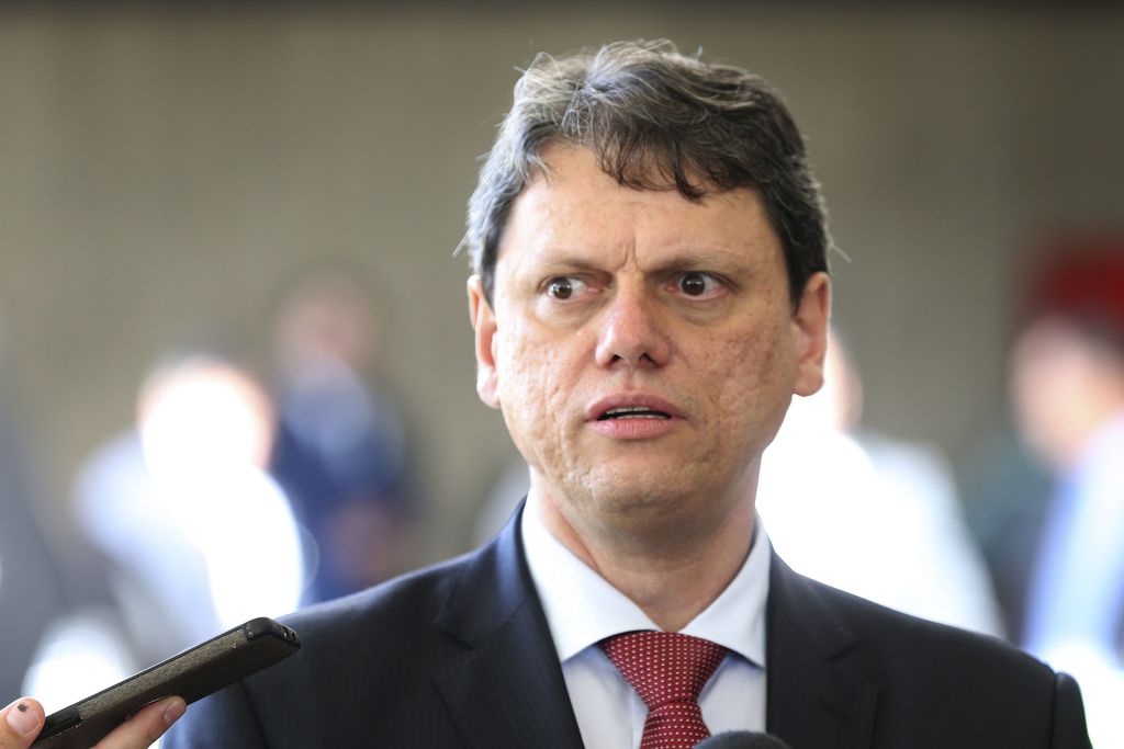 O novo ministro da Infraestrutura Tarcisio Gomes de Freitas, fala à imprensa, no CCBB.