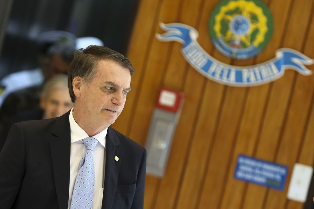 O Presidente eleito Jair Bolsonaro, fala com a imprensa após reunião com os futuros comandantes das Forças Armadas, no Comando da Marinha, em Brasília.  Foto: Marcelo Camargo/Agência Brasil