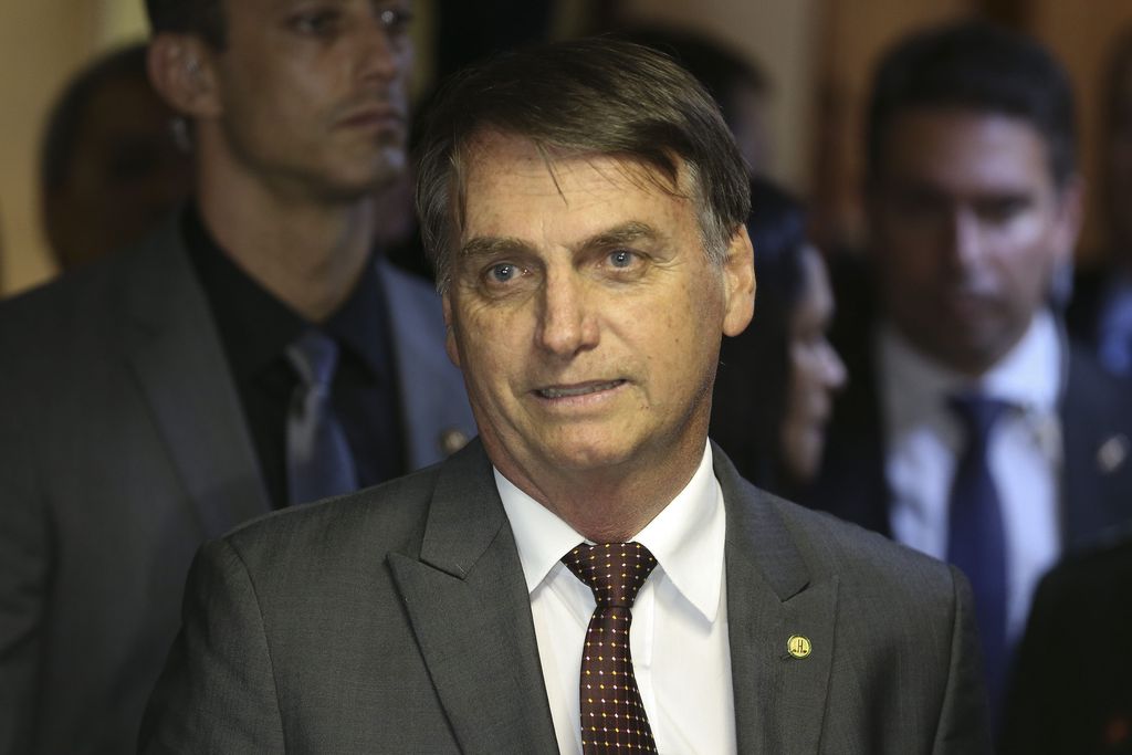 O presidente eleito Jair Bolsonaro fala à imprensa após encontro com o presidente do Superior Tribunal Militar (STM), José Coelho Ferreira, no STM, em Brasília. Valter Campanato/Agência Brasil