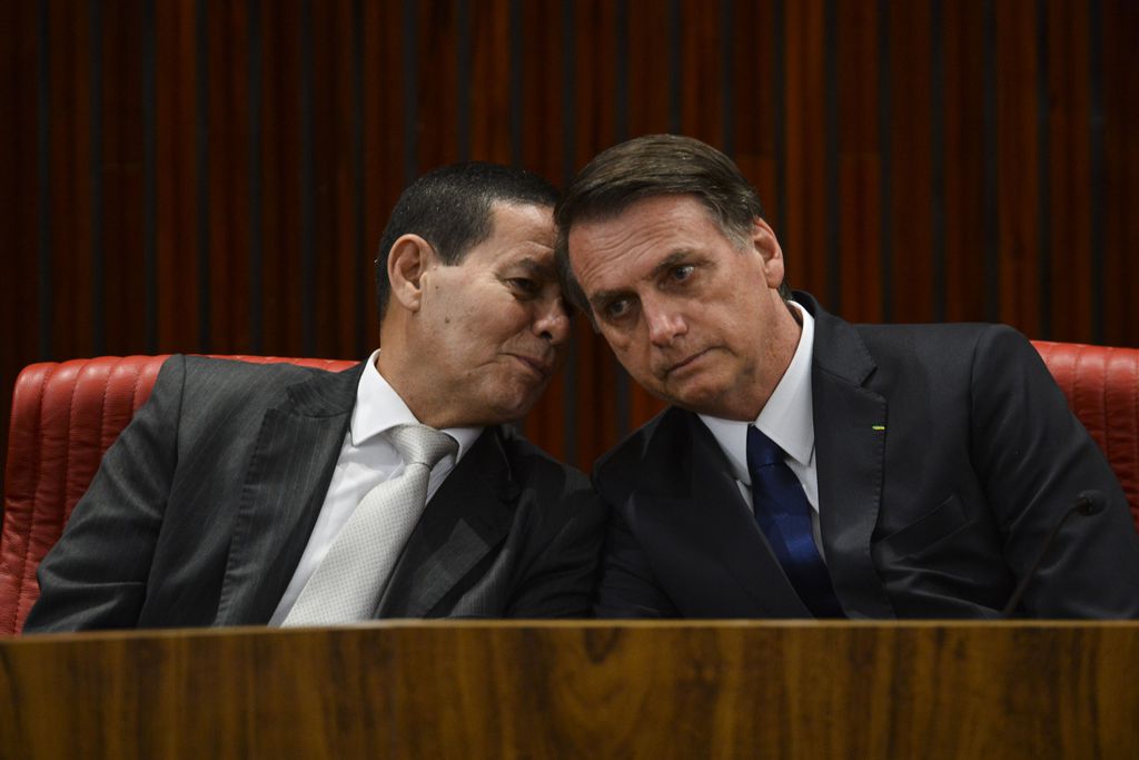 Cerimônia de diplomação do presidente eleito, Jair Bolsonaro, no Tribunal Superior Eleitoral (TSE). À esquerda, o vice, general Hamilton Mourão.