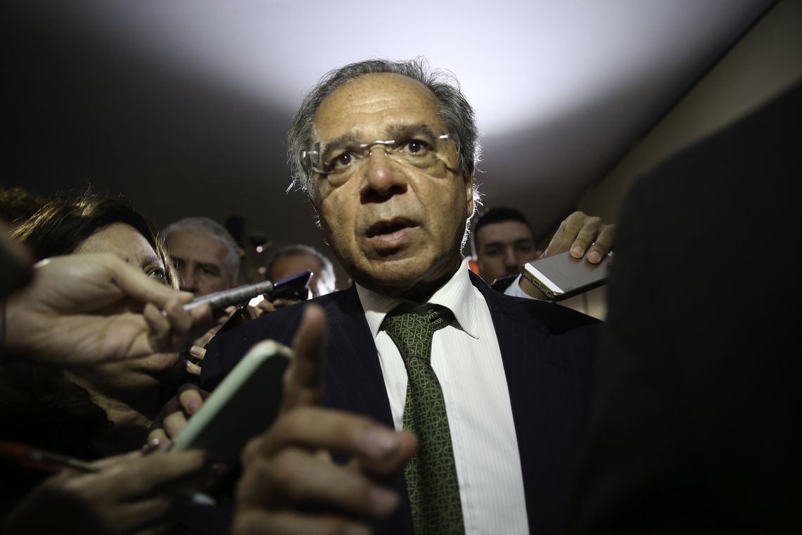 O futuro ministro da Economia, Paulo Guedes, fala à imprensa após reunião com a Comissão Mista de Orçamento, na Câmara dos Deputados. / Foto: Agência Brasil