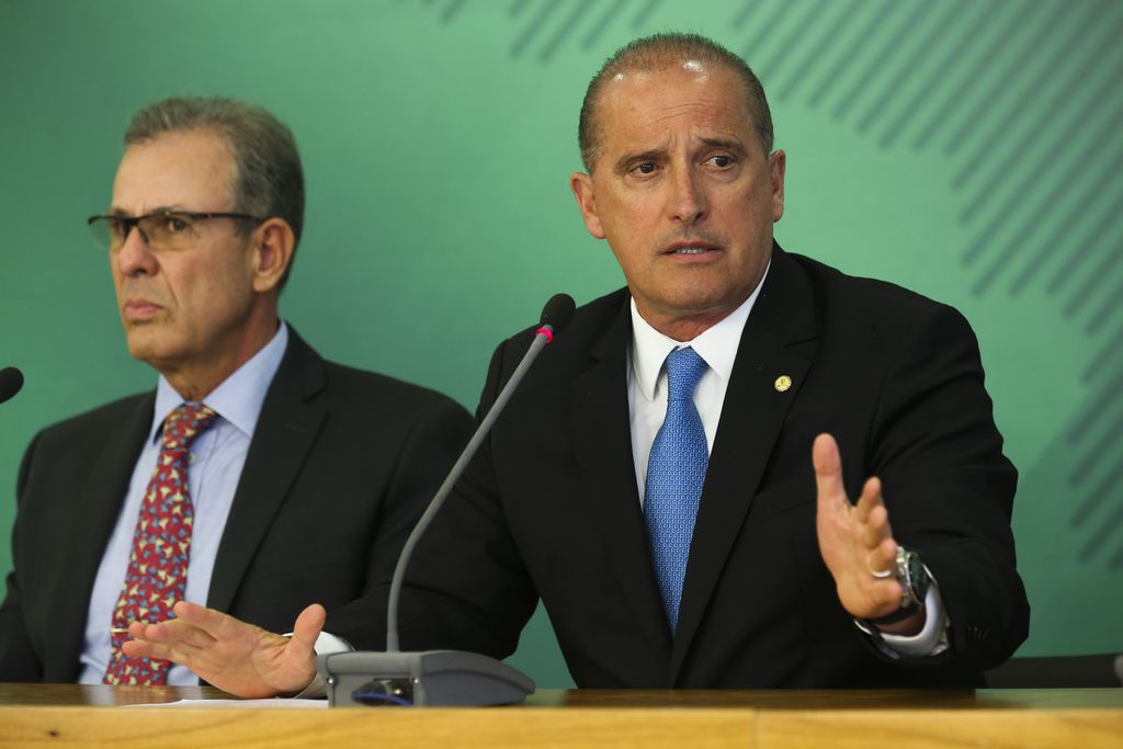 Os ministros de Minas e Energia, almirante Bento Albuquerque, e da Casa Civil, Onyx Lorenzoni, durante coletiva sobre o acidente da barragem da Vale em Brumadinho, Minas Gerais.