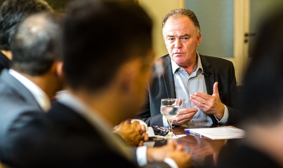 Renato Casagrande, governador do Espírito Santo, durante entrevista coletiva (Foto Governo do ES)