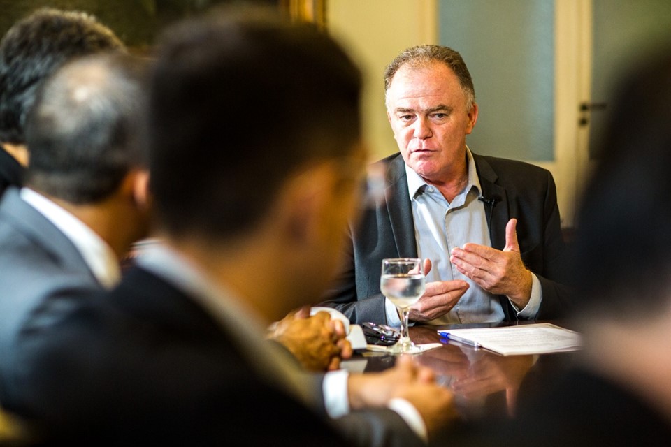 Renato Casagrande, governador do Espírito Santo, durante entrevista coletiva (Foto Governo do ES)