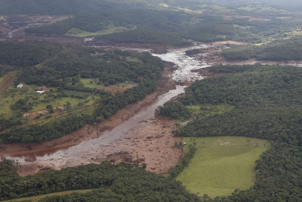 O Presidente da República, Jair Bolsonaro, durante sobrevoo da  região atingida pelo rompimento da barragem Mina Córrego do Feijão, em Brumadinho/MG.