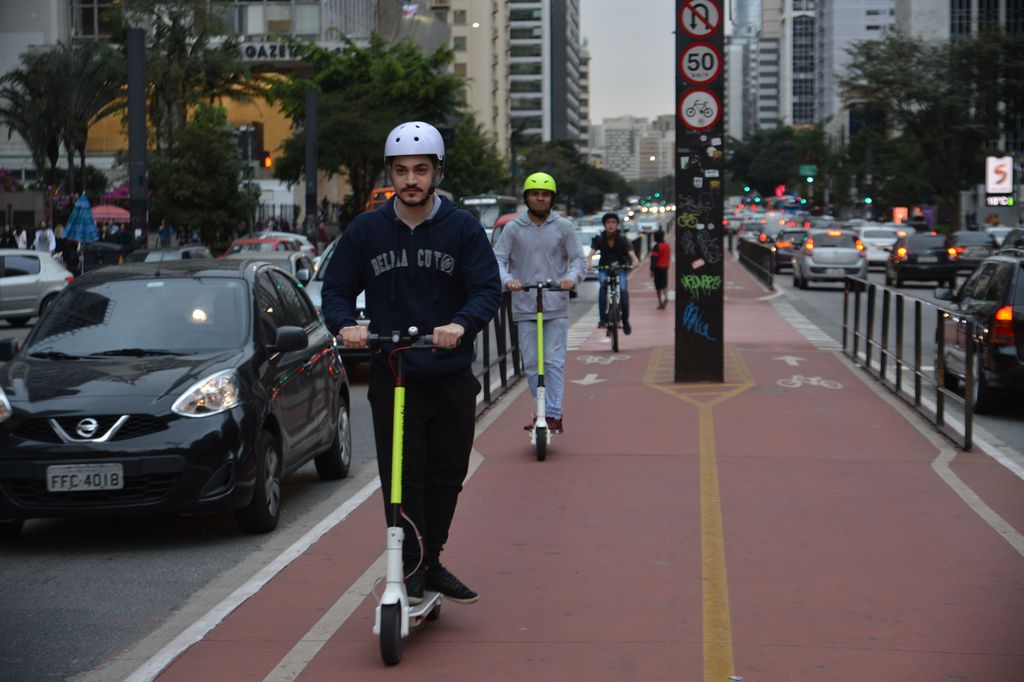 Ciclovia da Avenida Paulista facilita a mobilidade urbana na cidade de São Paulo.