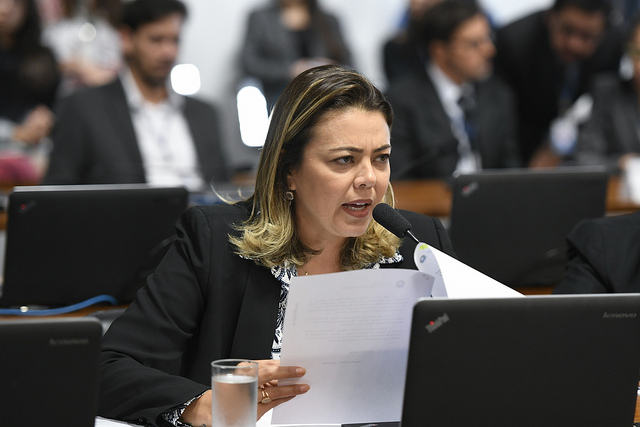 Senadora Leila Barros (PSB/DF) é autora do PL que revisa a PNSB e classifica como hediondo o crime ambiental que provocar morte / Foto: Agência Senado