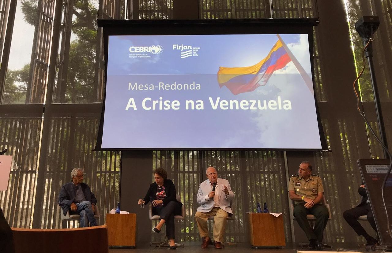 general Dutra de Menezes participou de mesa-redonda no Rio sobre a crise na Venezuela / Foto: Cebri divulgação