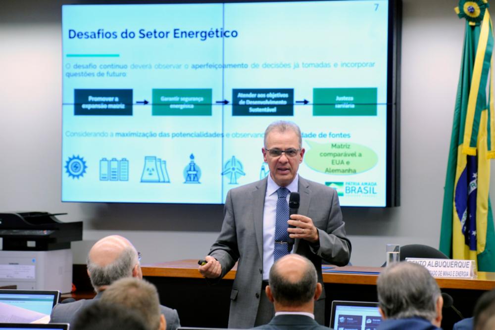 Ministro Bento Albuquerque em audiência na CME da Câmara dos Deputados / Foto: Agência Câmara