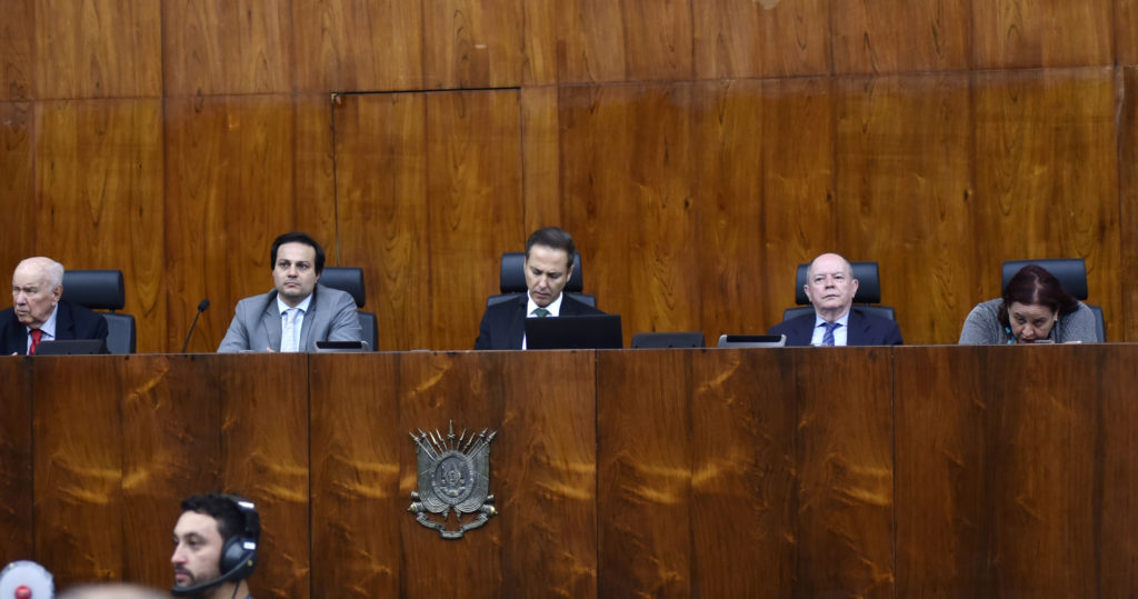 Deputados aprovam em 1o turno a retirada de plebiscito para a venda de estatais gaúchas de energia