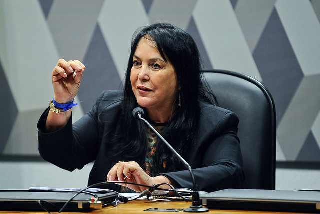 A senadora Rose de Freitas, autora do projeto, em sessão do Senado / Foto: Marcos Oliveira/Agência Senado