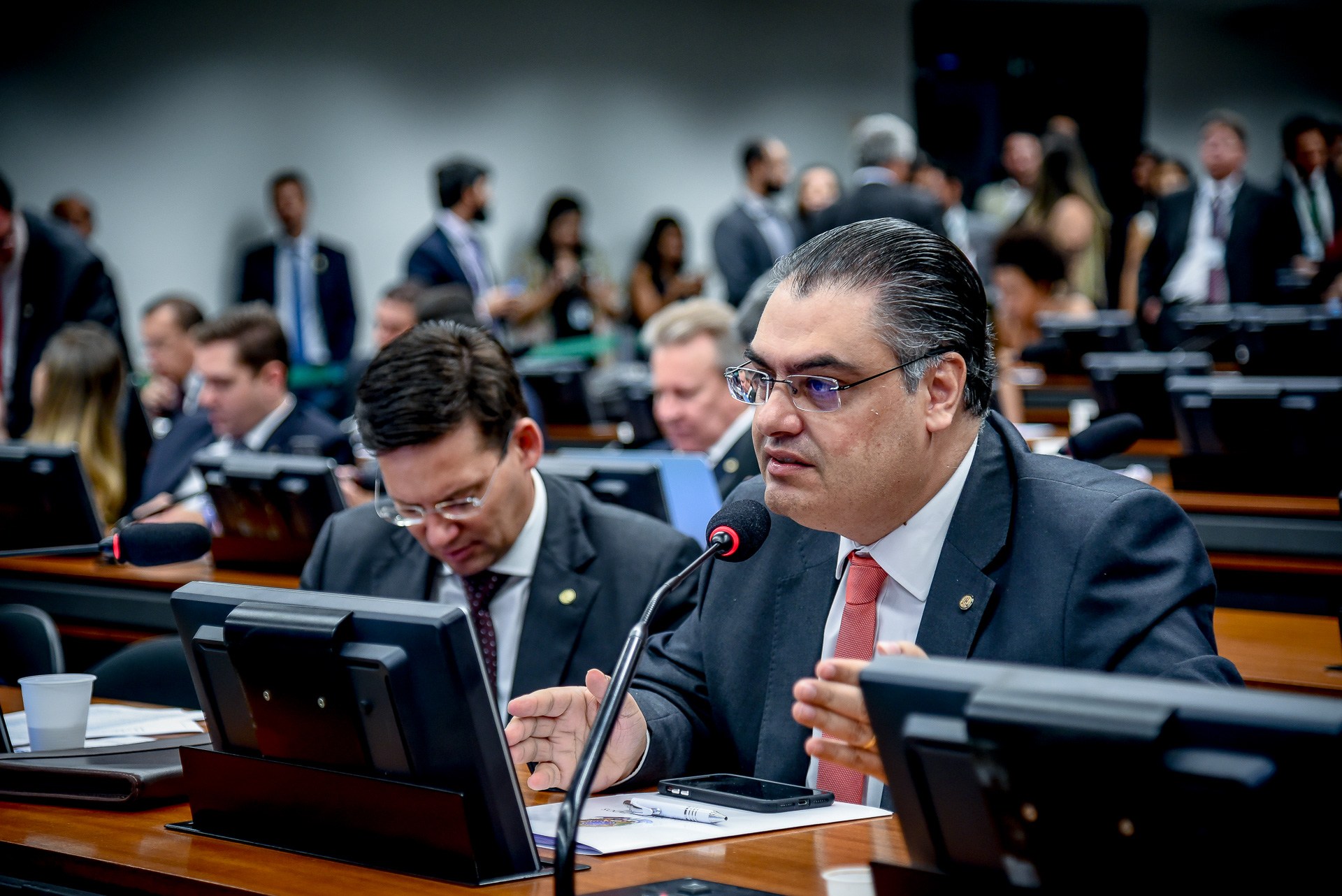 O presidente da Frente Parlamentar Mista pela Energia Limpa e Sustentável, deputado Lafayette de  Andrada / Foto: divulgação PRB na Câmara 