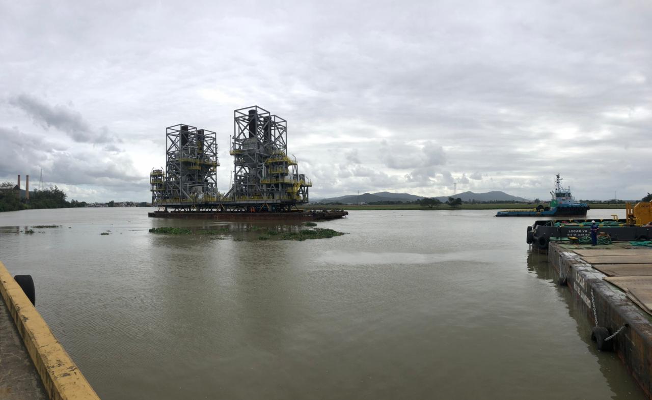 Módulos da P-71 saindo de Itajaí na tarde de sábado, 18