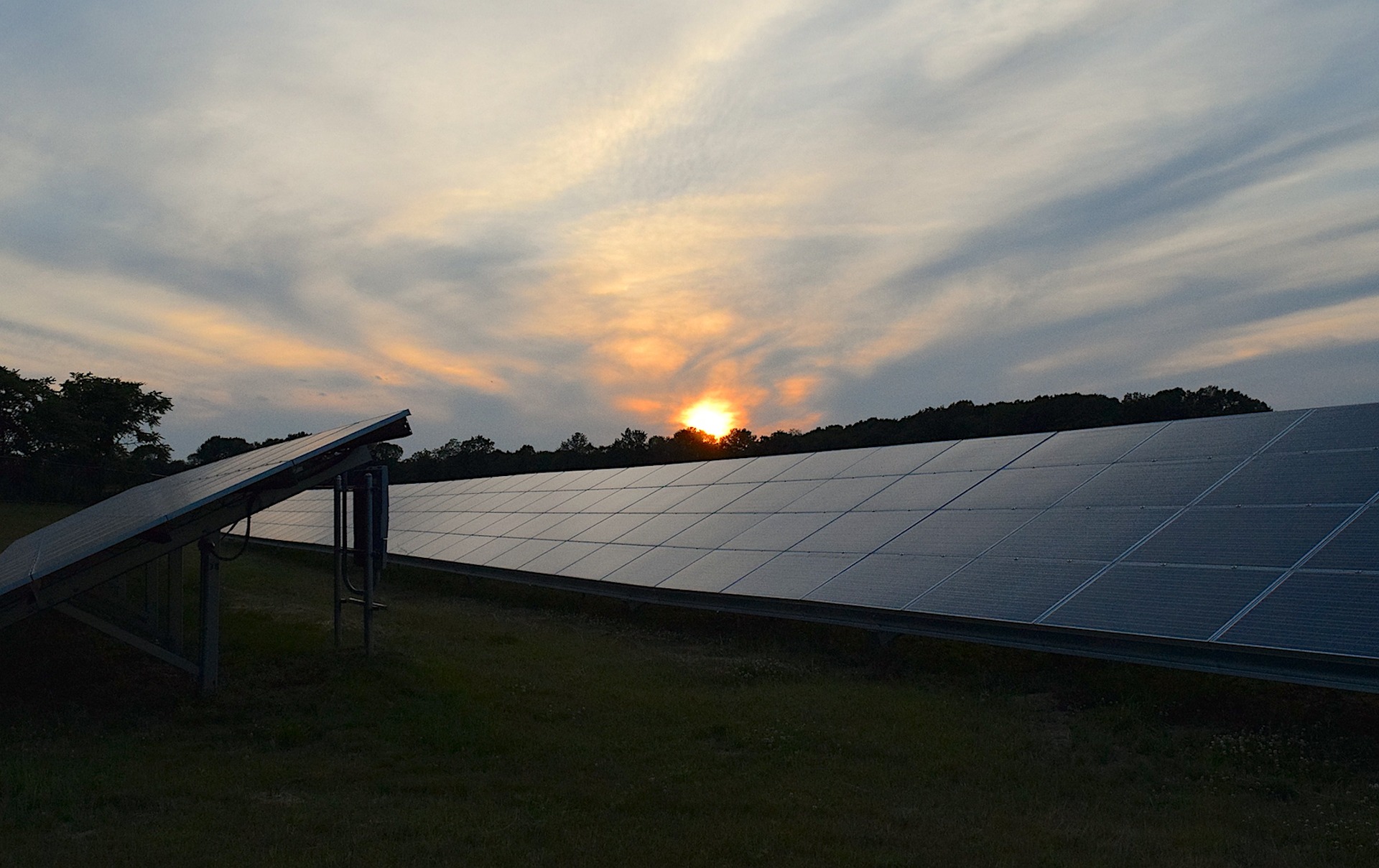 Painéis para geração de energia solar em usina fotovoltaica