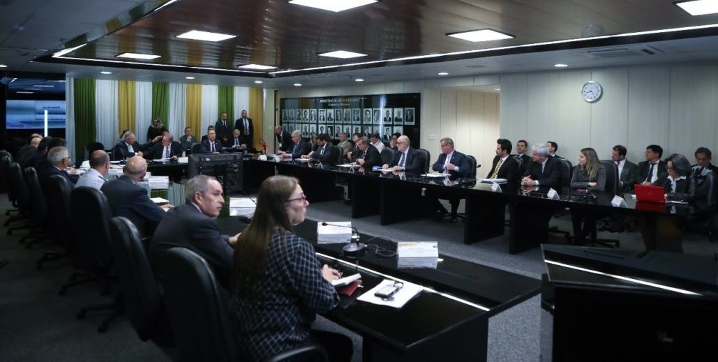 Governo cria comitês para gás e combustíveis