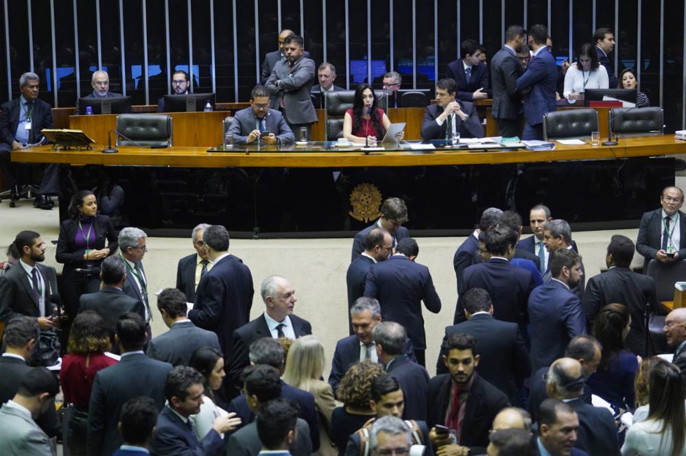 Dinheiro do pré-sal para gasodutos divide deputados