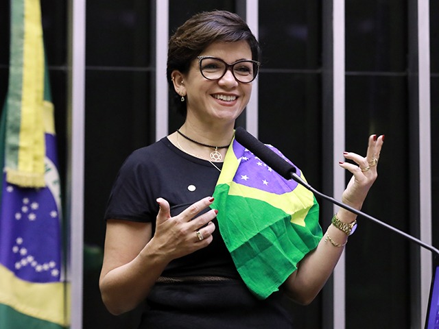 Aumentos sucessivos de combustíveis "ameaçam a estabilidade nacional", diz deputada Alê Silva / Foto: Agência Câmara