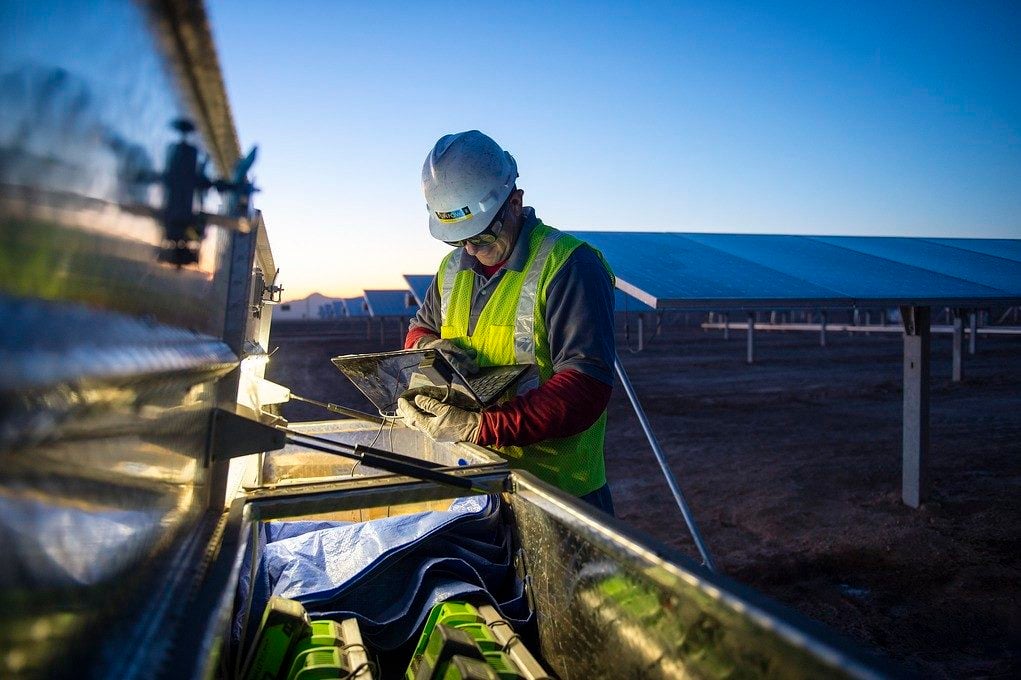 Total inicia construção de terceira usina solar no Japão, Miyagi Osato, na cidade de Osato. Na imagem: Central solar fotovoltaica Salvador (70 MW), no deserto do Atacama, norte do Chile, da Sunpower, subsidiária solar da petroleira Total (Foto: Divulgação)