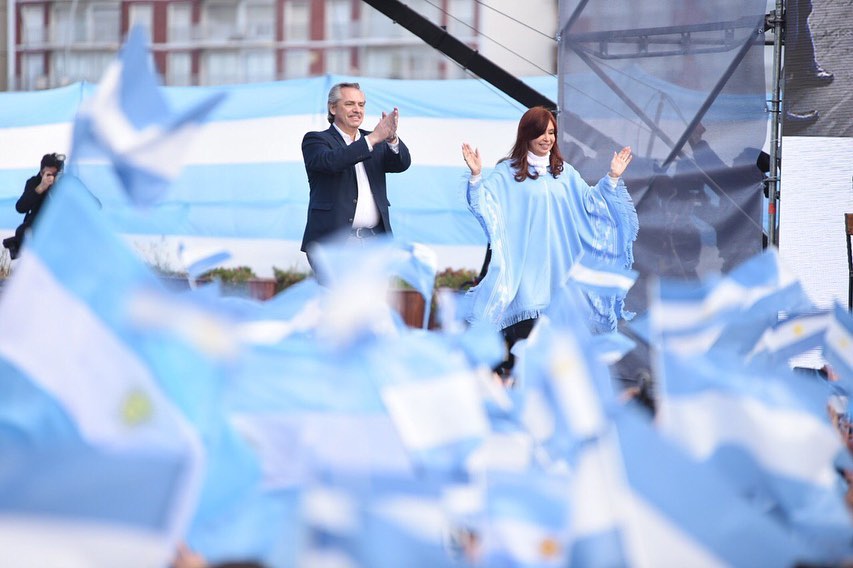 Alberto Fernández e Cristina Kirchner, eleitos presidente e vice-presidente da Argentina, em disputa contra Maurício Macri (foto: Divulgação)