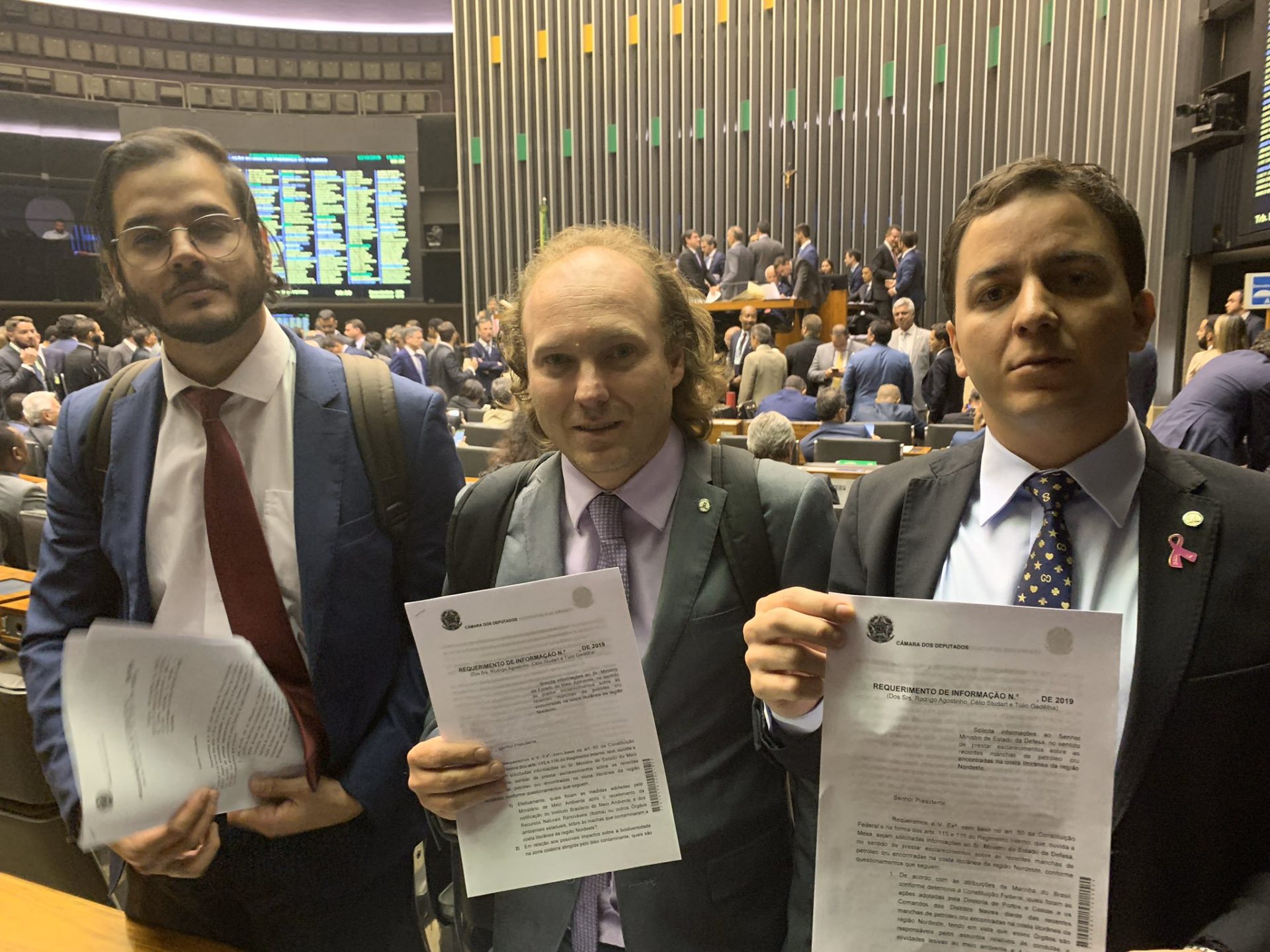 Agostinho liderou bancada ambientalista na Câmara até 2022. Na foto, com Célio Studart (PV/CE) e Túlio Gadêlha (PDT/PE),  protocolam requerimento de informações para o ex-ministro Ricardo Salles, investigado por supostos crimes envolvendo exploração ilegal de madeira