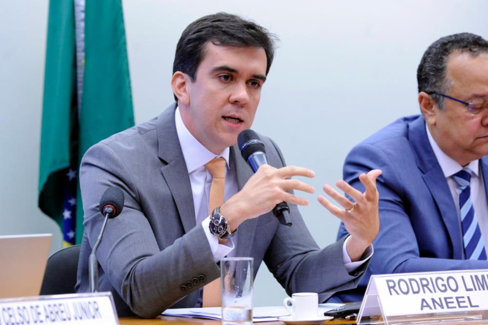 Fim de subsídios para energias renováveis facilita abertura do mercado de energia, diz VP da Eletrobras. Na imagem: Rodrigo Limp, vice-presidente da Eletrobras, durante evento na Câmara dos Deputados (Foto: Agência Câmara)