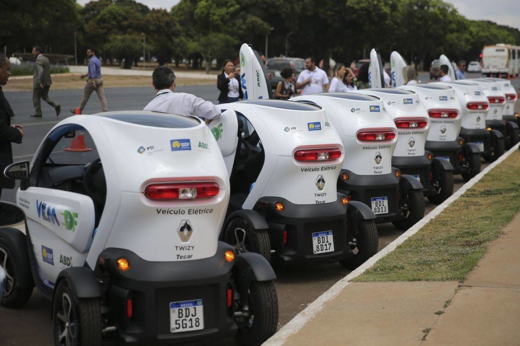 O Governo do Distrito Federal, a Agência Brasileira de Desenvolvimento Industrial e o Parque Tecnológico Itaipu lançam no Palácio do Buriti,o projeto de compartilhamento de veículos elétricos para frotas públicas VEM DF