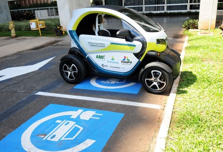 Veículo elétrico em projeto piloto de compartilhamento em Brasília / Foto: Lucio Bernardo Jr/Agencia Brasília