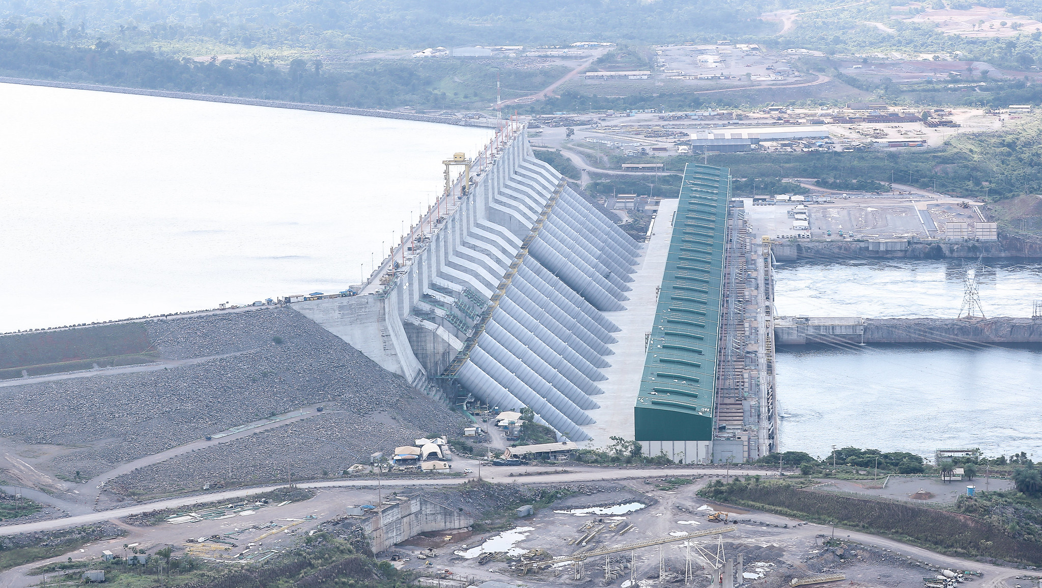 Presidente da República, Jair Bolsonaro e a Primeira Dama, Michelle Bolsonaro, durante sobrevoo na usina Belo Monte, em Vitória do Xingu (PA), na inauguração da hidrelétrica em 27/11/2019 (Foto Marcos Corrêa/PR