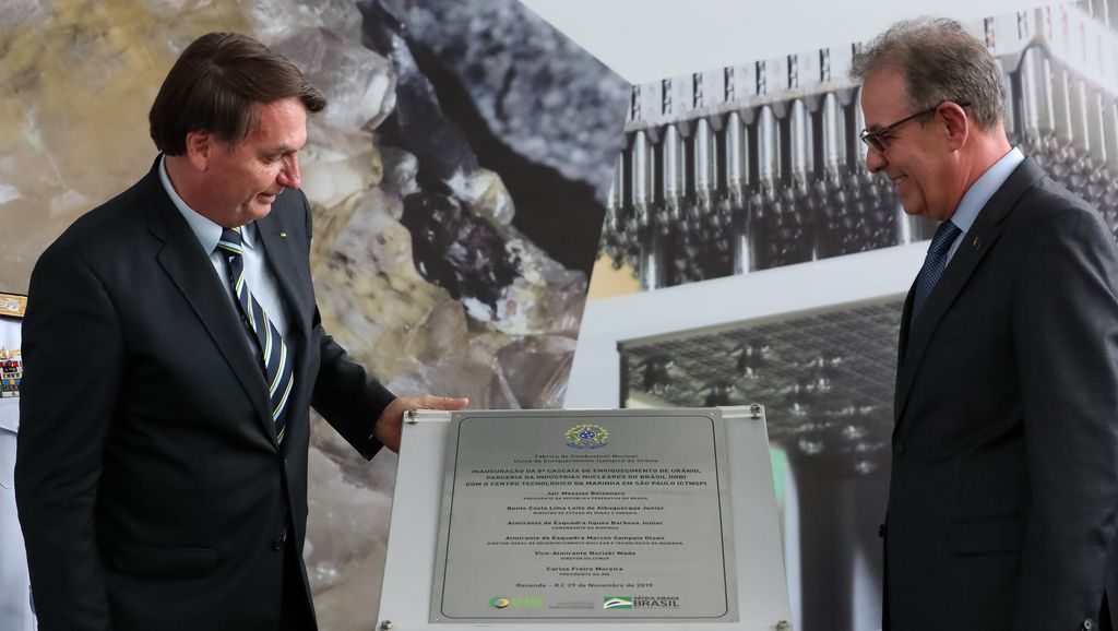 (Resende - RJ, 29/11/2019) Presidente da República, Jair Bolsonaro descerra placa alusiva a inauguração da 8ª Cascata de Ultracentrífugas da Usina de Enriquecimento Isotópico de Urânio.
Foto: Marcos Corrêa/PR