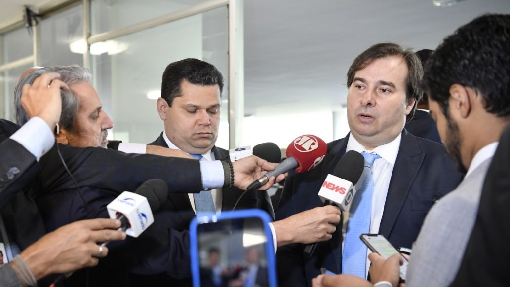 Rodrigo Maia fala em frustração com leilão dos excedentes e critica regime partilha