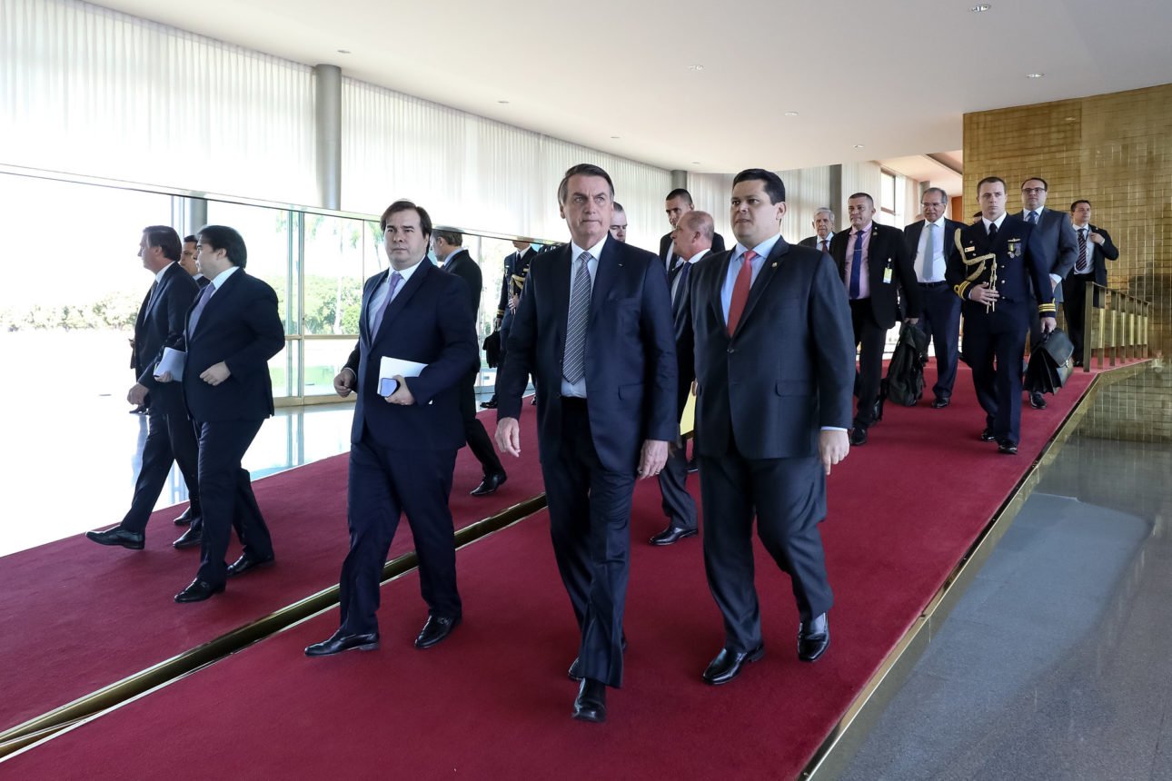 (Brasília - DF, 28/05/2019) Presidente da República, Jair Bolsonaro, durante café da manhã com Dias Toffoli, Presidente do Supremo Tribunal Federal; Davi Alcolumbre, Presidente do Senado Federal; Rodrigo Maia, Presidente da Câmara dos Deputados; Onyx Lorenzoni, Ministro-Chefe da Casa Civil da Presidência da República; Paulo Guedes, Ministro de Estado da Economia, e Augusto Heleno, Ministro-Chefe do Gabinete de Segurança Institucional da Presidência da República.rFoto: Marcos Corrêa/PR