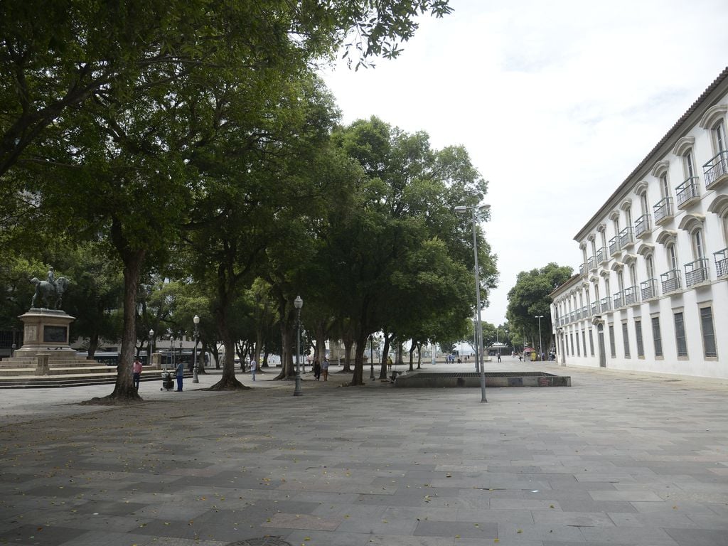 Ruas ficam vazias em horário de pico no centro do Rio de Janeiro. Foto por Tomaz Silva, da Agência Brasil