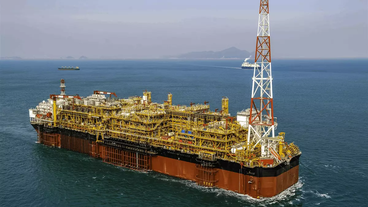 Petrobras contrata com a SBM Offshore FPSO Almirante Tamandaré, maior plataforma de petróleo e gás do Brasil. Na imagem: FPSO Almirante Tamandaré, da SBM Offshore, afretado à Petrobras para operação em Búzios, no pré-sal de Santos (Foto: Divulgação)