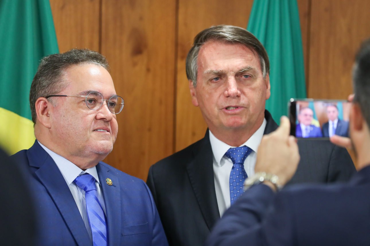 (Brasília - DF, 07/10/2020) Almoço com Davi Alcolumbre, Presidente do Senado Federal; Braga Netto, Ministro-Chefe da Casa Civil da Presidência da República; Jorge Antonio de Oliveira, Ministro-Chefe da Secretaria-Geral da Presidência da República; Luiz Eduardo Ramos, Ministro-Chefe da Secretaria de Governo da Presidência da República; e Augusto Heleno, Ministro-Chefe do Gabinete de Segurança Institucional da Presidência da República.

Foto: Marcos Corrêa/PR