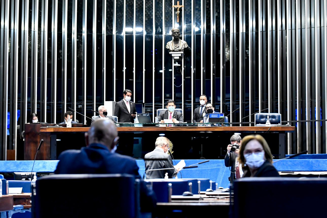 

Plenário do Senado Federal durante sessão deliberativa semipresencial. Ordem do dia.

 

Plenário analisa indicações da Presidência da República para diretorias de agências reguladoras e para a recém-criada Autoridade Nacional de Proteção de Dados.

 

Mesa:

vice-presidente do Senado Federal, senador Antonio Anastasia (PSD-MG);

presidente do Senado, senador Davi Alcolumbre (DEM-AP);

secretário-geral da Mesa, Luiz Fernando Bandeira de Mello Filho;

senador Jorge Kajuru (Cidadania-GO).

 

Foto: Waldemir Barreto/Agência Senado
